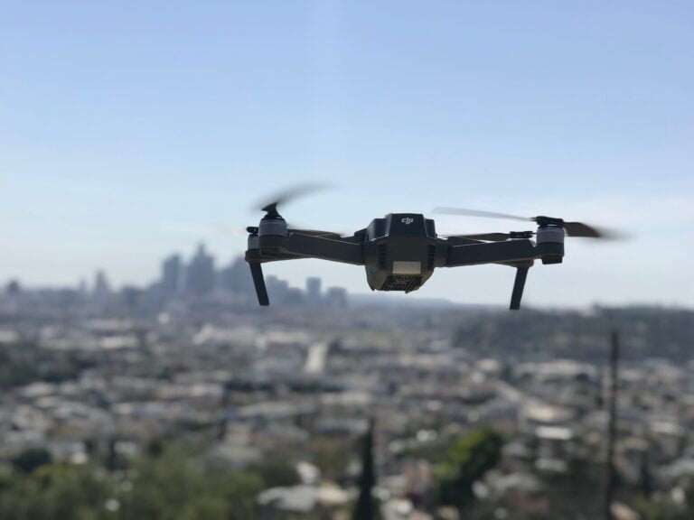 Pilotos de drone en chile deberán acreditar capacitación para obtener credencial